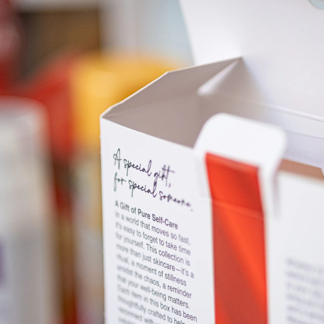 InaEssentials Ajándékdoboz (17,8cm × 14,7cm × 5cm)