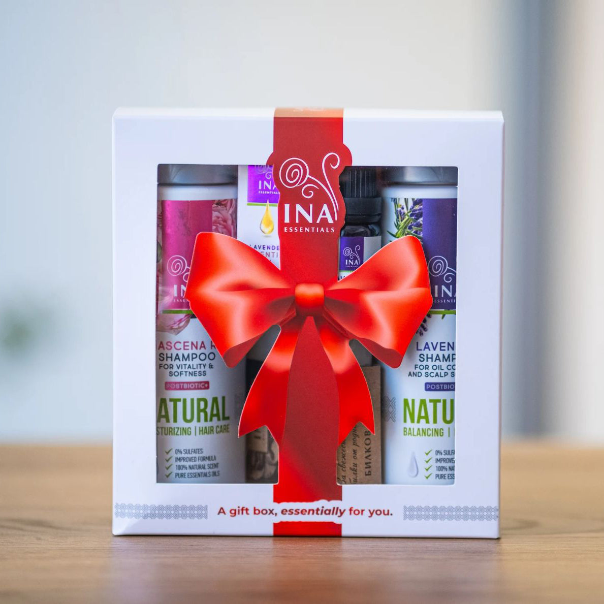 InaEssentials Ajándékdoboz (17,8cm × 14,7cm × 5cm)